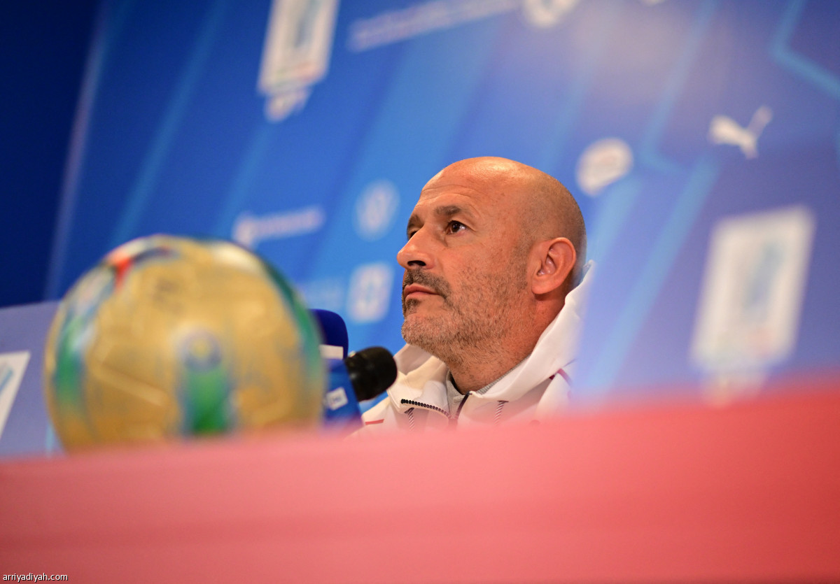 إيتاليانو يراقب