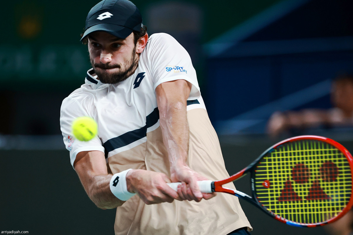 فاشرو إلى النهائي